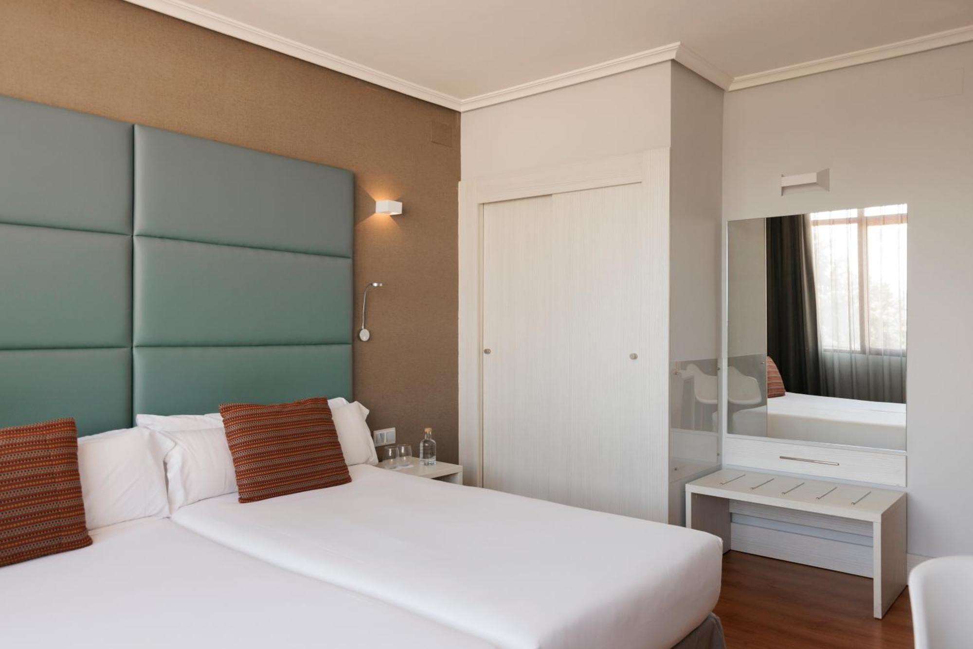 Hotel Pax Гвадалахара Экстерьер фото